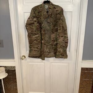 US Army Military ACU Army Combat Uniform Coat Jacket Size Medium Long Zip Up